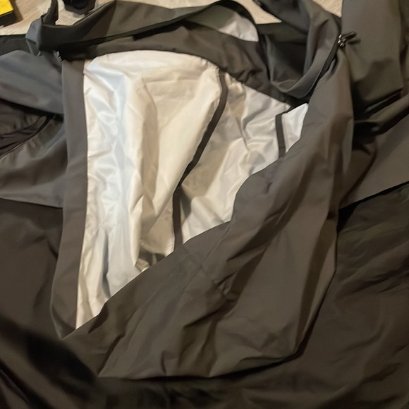 Super lightweight brand new TRAJECTORY  windbreaker - Picture 4 of 4